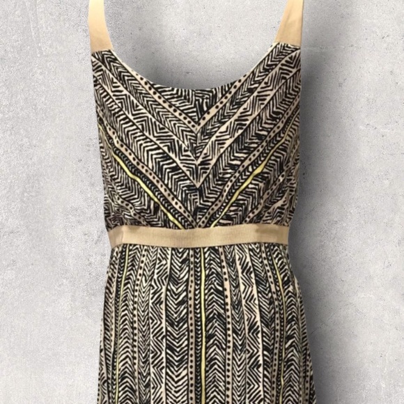 Ann Taylor LOFT Beige Black Sleeveless Tribal Sheath Dress Size 0P Pre-Loved - Picture 5 of 7